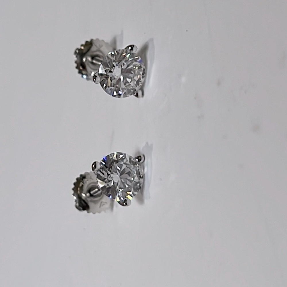 14k White Gold Diamond Studs Earrings